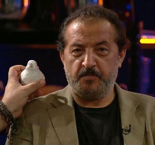 Eren Yce'nn konumasndan olduka etkilenen Mehmet Yalnkaya, "yle yapalm imdi benim okulum var. Ynetici asistanlarmdan biri ii brakyor orada asistanlk yapar msn? Somer'in dedii gibi bana senin gibi biri lazm. Bir de mutfa renirsin iyi de bir motivasyon olur" ifadelerini kulland.