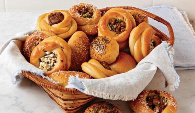 KIYMALI POAA    Trk mutfann vazgeilmezi haline gelen sabah kahvaltlarndan ay saatlerine kadar uzanan lezzetiyle sevilen kymal poaay pastanede satlanlar gibi hem yumuack hem de lezzetli hazrlamak ister misiniz?