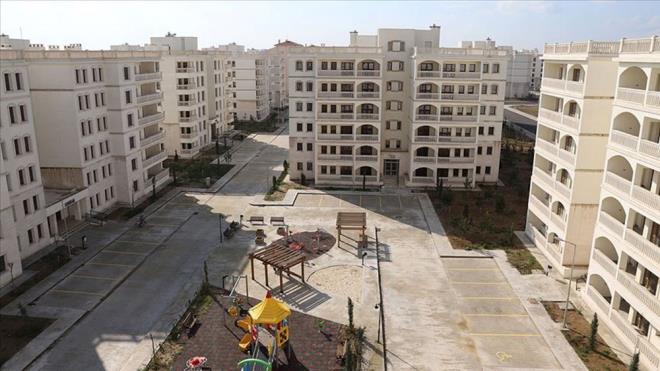 TEK BAVURU ARTI    Konut satn almak iin bavuruda bulunanlarn kendileri, eleri ve velayetleri altndaki ocuklar zerine T.C. snrlar dahilinde tapuda kaytl bamsz konutlarnn bulunmamas, kendileri, eleri ve velayetleri altndaki ocuklarnn daha nce Toplu Konut daresi'nden konut satn almam olmas artlar aranyor.    Ayrca kiinin kendisi, ei ve velayeti altndaki ocuklarndan oluan hane halk adna, yalnzca bir adet bavuru yaplabilecek, birden fazla bavuru yaplmas durumunda bavurular geersiz saylacak.