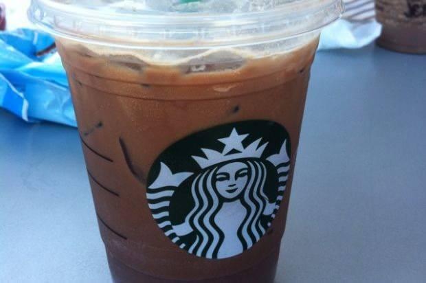 Iced caffe mocha: 230 kalori