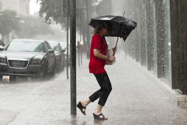 MARMARA<br>  Az bulutlu ve ak, zamanla paral ve yer yer ok bulutlu, Edirne ve Krklareli evreleri ile stanbul'un boaz ve kuzey kesimlerinin yerel saanak ve gk grltl saanak yal geecei tahmin ediliyor. Rzgrn, kuzey ve kuzeydou ynlerden kuvvetli (40-70 km/saat) olarak esmesi bekleniyor.<br>    BURSA 16C, 29C  Az bulutlu ve ak, zamanla paral bulutlu<br>    EDRNE 20C, 31C  Az bulutlu ve ak, zamanla paral ve ok bulutlu, sabah saatlerinde yerel saanak ve gk grltl saanak yal<br>    STANBUL 22C, 30C  Az bulutlu ve ak, zamanla paral ve yer yer ok bulutlu, sabah saatlerinde boaz evreleri ile kuzey kesimleri yerel saanak ve gk grltl saanak yal<br>    KOCAEL 20C, 29C  Az bulutlu ve ak, zamanla paral bulutlu