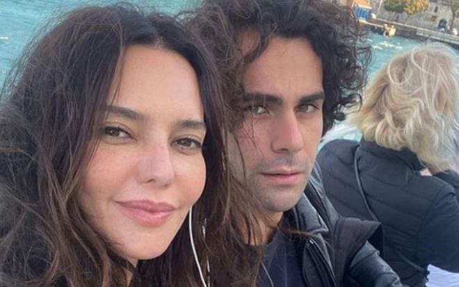 Sevgilisi Din Aydodu ve olu ile uzun sredir Bodrum tatilinde olan Hande Ataizi tatil dn lmden dnd! Komusunun arac ile dnen Ataizi'nin bulunduu ara patlad.