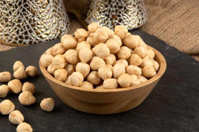 FINDIK NE!    Doadaki en salkl fndk ieriinde yksek oranda E vitamini ve Omega-3 ya asitlerini barndrr. Bu maddeler hcreleirn hzla yenilenmesini salar.