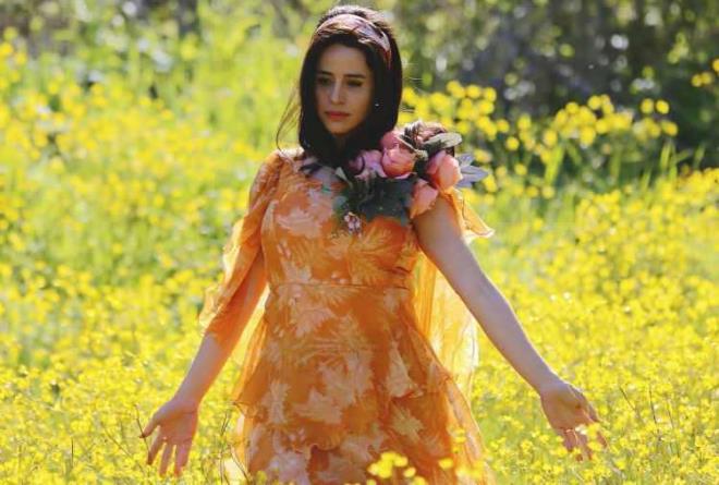 Ardndan bir ok projede yzn gsteren baarl oyuncu Bra Pekin, kendini ihmal ettiinin farkna varp bir anda tm hayatn deitirdi.