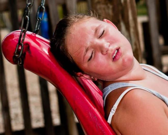 Uzmanlar fazla gnee maruz kalan ocuklarda beyin kanamas geirmesiyle, geri dn olmayan lmcl durumlara maruz kalndnn uyarsn da yapt.