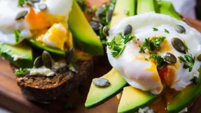 POE ETME TEKN    Poe etme yntemi yumurtalarn yan sra beyaz etli balklar ve tavukgs gibi genellikle zarif ve krlgan, fazla ar piirme yntemlerine gelmeyen yiyecekler iin kullanlan bir tr suda piirme yntemidir.