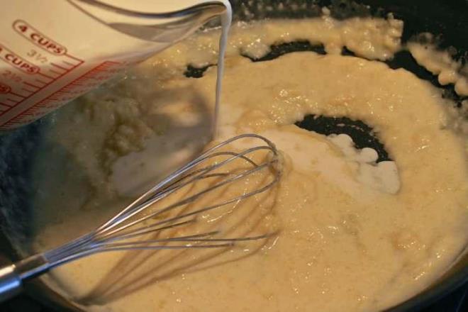 BALAMA TEKN    Bir yemei koyulatrma anlamn tayan balama ilemi, belirli malzemelerin kullanm ile gerekleiyor. ... Yemek yaparken balamak, sos, orba, yahni gibi sulu yiyecekleri iine farkl malzemeler ekleyerek koyulatrma ve kaynatrma ilemine deniyor.