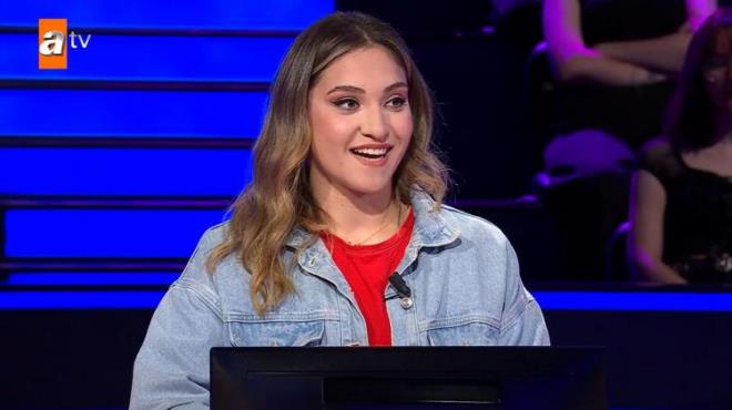 2015 ylnda boks hayatna balayan 20 yandaki gen sporcu 2017, 2018, 2019 ylnda Avrupa ampiyonu olduunu 2021 ylnda ise Polonya'da dnya ampiyonu olarak Trkiye'ye altn madalya kazandrdn anlatt.