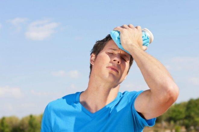 Nroloji Uzman Do. Dr. Burcu Polat, bu konuyla ilgili beslenme ve egzersizlerdeki aksaklklarn olabileceini belirtti. Polat, su imenin zellikle ba hastalklarnn riskini azalttn syledi.