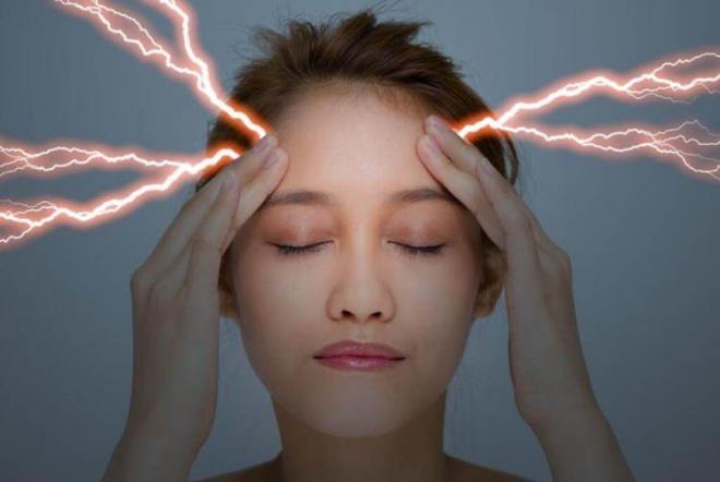 Ayrca Polat aklamalarnda u ifadelere de yer verdi:  "Yaz aylarnda hafif beslenerek bol su tketin. Salk durumunuza gre yapabileceiniz egzersizler ve gnlk rutinlerinizi korumak da migren ataklarn atlatmanza katkda bulunacaktr. Ar ay ve kahve tketiminden de kann. Uyku dzeninize dikkat edin ve ani s deiimlerine maruz kalmayn."