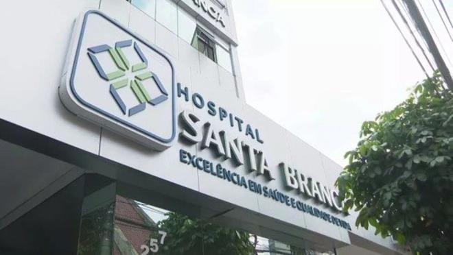 Hastaneden de konuyla ilgili bir aklama yapld.    Sulamalarn "aslsz" olduu ve Bolivar'n hastanenin orta olmad ne srld.    Ayn zamanda, kadna taburcu olduktan sonra ameliyattan kaynaklanan herhangi bir sorunun sorumluluunu stlendii bir belge imzalad srece hastaneden ayrlabileceinin sylendii aktarld.