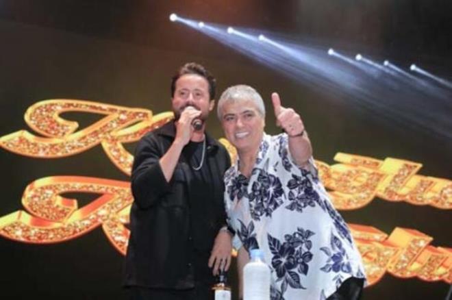 Mzikseverlerin buluma noktas hline gelen Kurueme Akhava ayn zamanda birbirinden deerli sanatlar da tek sahnede buluturmaya devam ediyor. Konserin ikinci yars duayen sanat mit Besen en sevilen klasiklerini seslendirirken Cengiz Kurtolu'nu sahneye davet etmesiyle mzik ziyafetini ikiye katlad.