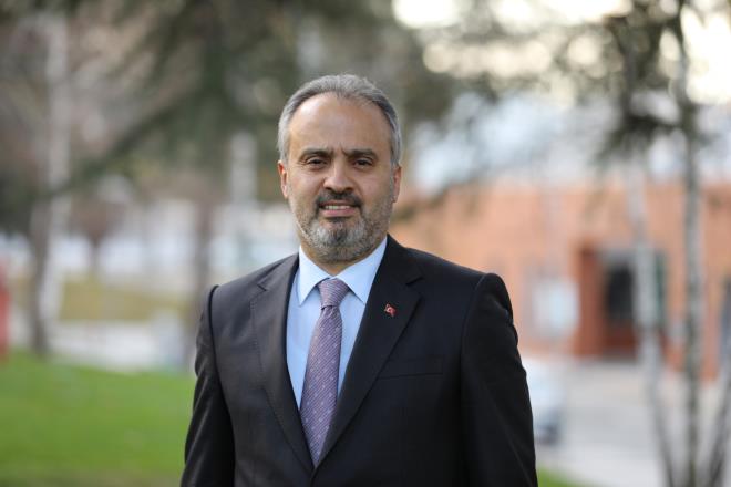 Spora tam destek&#8232;<br>Bursa Bykehir Belediye Bakan Alinur Akta, Akhisar Mahallesi?nde ina edilen tesislerin, ?Yeni negl? diye tabir edilen blgeye ayr bir hareket getireceini vurgulad. Bakan Akta, ?Spor tesisi blgeyi ekim merkezi haline getirecek. ehir merkezindeki tesisler ise negl Belediyesi?nin nclnde halkn kullanmna sunulacak. almalarn ehre ve halkmza hayrl olmasn temenni ediyorum? dedi.