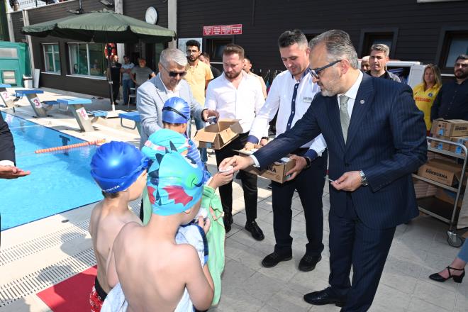 Kaytlarn srd spor okullar ile ilgili detayl bilgi, www.bursa.bel.tr, www.bursabbspor.com ve www.bbbgenclikkulubu.com adreslerinden alnabilecek.