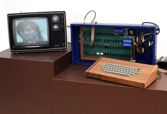 2014 ylnda bir dier Apple 1 bilgisayar New York'ta mzayedede 905 bin dolara satlmt.