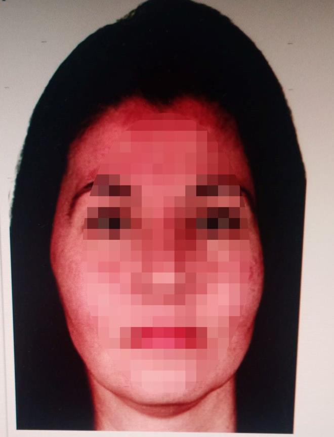 "CENAZEDE OCUUMU KAIRDI"    Yasemin A. ei ile iddet grd iin boandktan sonra, ocuunu 19 aylkken bakmas iin annesine brakarak, Antalya?ya almaya gittiini belirtti.    El Sanatlar retmeni olduunu belirten Yasemin A., o sreci u szlerle anlatt:    ?Antalya?da alp, dzenimi kurduktan sonra ocuumu yanma alacaktm. Annem ve olumla her gn telefonda konuuyordum. Belirli aralklarla Bursa?ya gelerek olumu gryordum. 3 yl nce annem kalp krizi nedeniyle hayatn kaybetti. Hem annemin cenazesine katlmak hem de olumu almak iin Bursa?ya geldim. Kardeim Kamuran Pnar A., cenaze trenindeyken ocuumu kard. Kendisi hakknda su duyurusunda bulunup, arama karar karttrdm. Ancak araya pandemi dnemi nedeniyle yasaklar girdii iin Bursa?ya gelemedim."