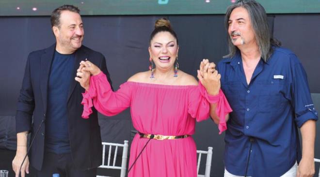 elik Erii, zel elikz ve Ercan Saati?den oluan grup, 25 Austos Kurueme Akhava?da sahneye kacak. Merakla beklenen konser ncesi, provalarn yapld Kurueme Akhava?da basn mensuplaryla bir araya gelen l, gazetecilerin sorularn yantlad.