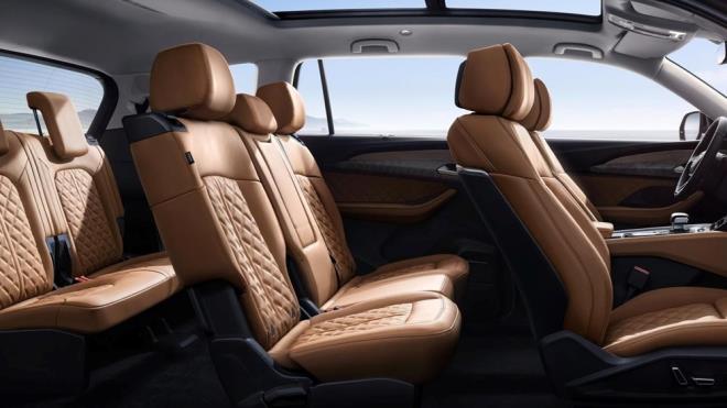 Her iki versiyonda da otomatik anzman, drt tekerlekten eki ve adaptif dinamik sspansiyon standart olarak sunuluyor. Aracn 0'dan 100'e hzlanmas ise 7,3 saniye.