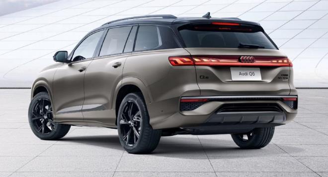 Aracn arka tarafnda da yine gnmzde modellerinde ok moda olan boydan boya uzanan LED stoplar dikkat ekiyor.