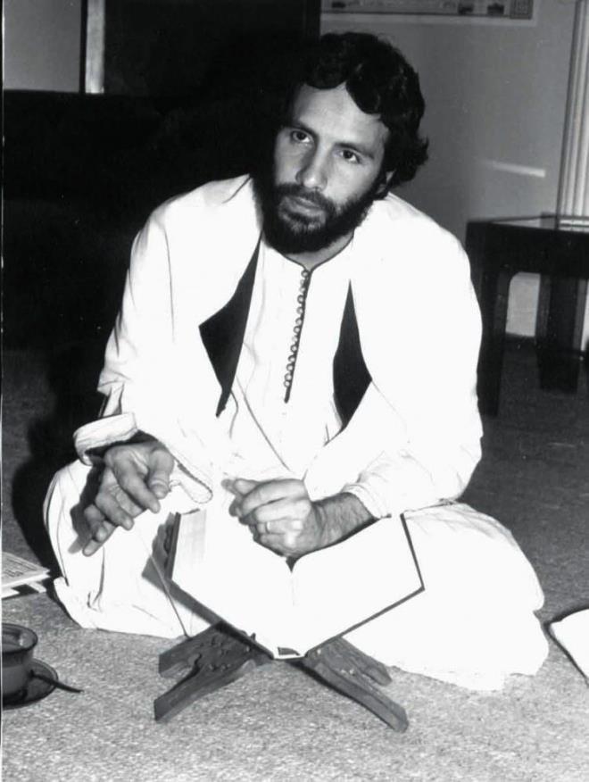 Yusuf slam ilk kez o yllara dair bir fotorafn paylaarak Gzlerindeki  dn. Ne bilmen gerektiini dn. Dnyada sava olmazd. Eer herkes gsteriye katldysa" szleeini yazd.