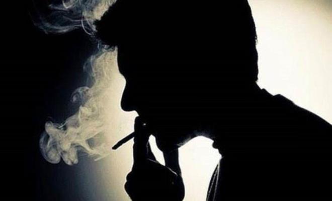 Sigara tiryakilerini cezalandrma yntemi olduunu syleyen Verrall "TV artlarnn tam etkisini zaten grdk. Daha ileri gitmek, insanlarn sigaraya brakmalarna  yardmc olmayacak. Bu durum, yalnzca alkanl brakmak iin mcadele eden sigara tiryakileri daha da cezalandracak" eklinde konutu.