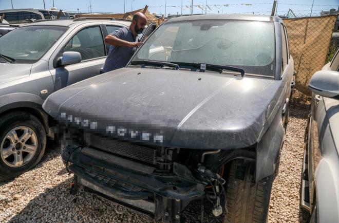 "7/24 PERSONEL ALITIRIYORUM"    Yediemin otoparknda 6 aya kadar gnlk 20 TL bekleme cretlerinin 6 aydan sonra yzde 30 drldn, ara satlamad veya sahibine teslim edilemedii iin alacaklarn tahsil edemediklerini de szlerine ekleyen Mustafa Hakan Topu, "Bu aralarn gvenlii iin 7/24 personel grev yapyor. Bu aralar yllarca burada bekliyor. Biz alacaklarmz alamyoruz. Bir ara satlacak veya otoporktan alnacak ki biz de aracn burada kald srenin cretini alabilelim. Maalesef sat olmuyor, aralar neredeyse st ste yl vaziyette satlaca gn bekliyor" diye konutu.