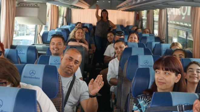 Alveri iin Bulgaristan'dan Edirne'ye gelen Sevgi Raonova, "Kaar peyniri, peynir, zeytin her eyi buradan alyoruz. Trkiye'nin dana etine baylyorum, ok gzel. Bu alnan karar bizi memnun etti. Daha rahat gelip gidebileceiz" dedi.