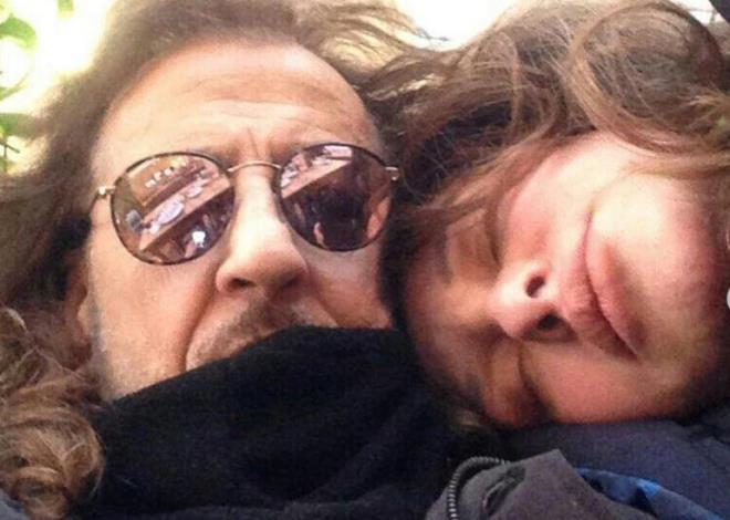 3 VASYET VARDI<br>  Ei Hansu rem ise vefat haberinin ardndan einin  vasiyeti olduunu syleyerek, ? vasiyeti vard. Tabutunun Trk bayrana sarlmasn istemiti. Atatrk Kltr Merkezi?nde, AKM?de bir tren yaplmasn istiyordu. Bir dier vasiyeti de Aiyan Mezarl?nda topraa verilmekti? dedi.