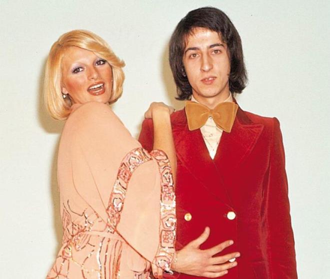 lhan rem sanat hayatnda 70'li yllar "romantik dnem" olarak adlandrr. Bu dnemde single plaklar ve romantik hit paralar retmitir. Plak firmasnn bestelerini baka sanatlara syletme isteini geri evirdikten sonra yapm olduu ikinci 45'lii "Yazk Oldu Yarnlara - Haydi Sil Gzlerini" gen sanaty bir anda Trkiye'deki en popler sarkclardan biri yapt. 1975 ylnda yaynlanan nc 45'lii "Anlasana" ile baarsn devam ettirdi.