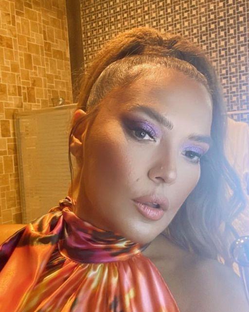 Yalova'da irket kamyonetiyle yolunu deitirerek, yerde yatan kpei ezdii gerekesiyle 2 bin 40 TL ceza uygulanan 22 yandaki yabanc uyruklu Abdulhamid Halaf, snr d edilmek zere l G daresi'ne sevk edildi. Grnty izleyen Demet Akaln ise sessiz kalmad.