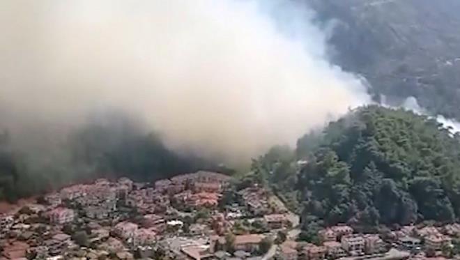 Geen yl 29 Temmuz'da da Marmaris'te gnler sren byk bir orman yangn kmt. Marmaris yangnnn yl dnmnde ilede tekrar bir yangnn kmas dikkat ekti.    Oktay, sabotaj ihtimali ile ilgili ''Dn de bir yangn tehlikesi geirdik, birka hektarlk bir alan yand. Buradaki duruma baktmzda ilk izlenimimiz yangnn trafodan km olabilecei ynnde'' diye konutu.