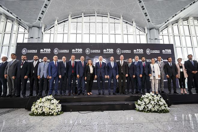 Bu kapsamda havalimannda dzenlenen "Trkiye'nin 5G Yolculuu" balkl etkinlikte &#8203;&#8203;&#8203;&#8203;&#8203;&#8203;&#8203;konuan Ulatrma ve Altyap Bakan Adil Karaismailolu, btn sektrlerde olduu gibi haberlemedeki geliimleri de yakndan takip ettiklerini, Trkiye'yi an tesindeki yeniliklerle buluturmak iin byk bir aba gsterdiklerini syledi.