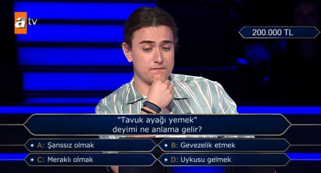 200.000 TL deerindeki soruya ulamay baaran gen yarmac "Tavuk aya yemek deyimi ne anlama gelir?" sorusu karsnda akna dnd.