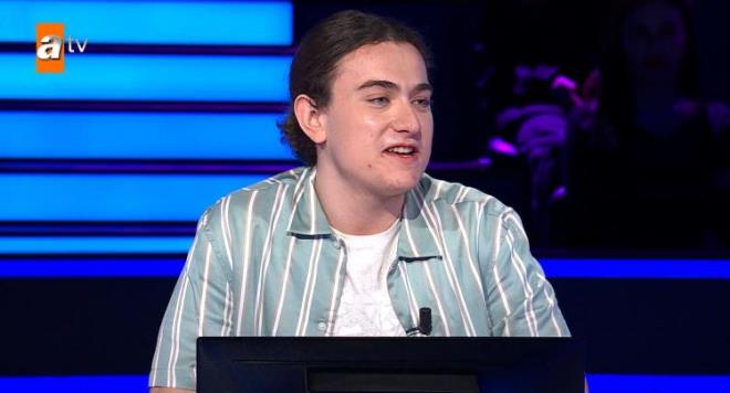 Tavuun ayan yemek cmlesini masaya yatran Ceylan Berk, merakl olmak ve ansz olmak deyimleri arasnda gidip geldi.