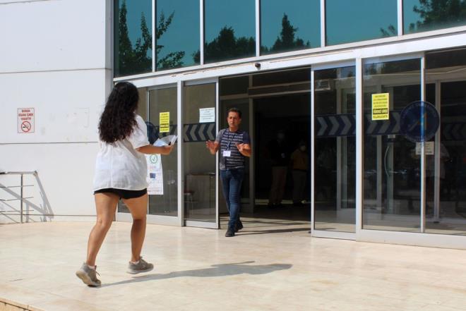 2022-KPSS lisans maratonu, 6 Austos'ta saat 10.15'te, alan bilgisi 1. oturumu (kamu ynetimi, uluslararas ilikiler, alma ekonomisi ve endstri ilikileri) ve ayn gn saat 14.45'te alan bilgisi 2. oturumu (hukuk, iktisat, maliye) ile 7 Austos saat 10.15'teki alan bilgisi 3. oturumuyla (iletme, muhasebe, istatistik) devam edecek.