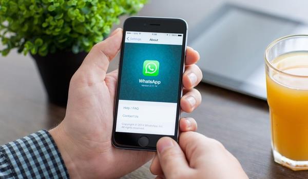 WhatsApp konumalar esnasnda evrimii zelliinizi gizleyebilecei zellik zerinde alyor.      Sorunun da bundan kaynakland tahmin ediliyor.