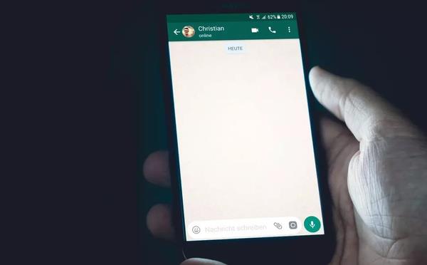 Whatsapp'tan iliki bitiren sorun. Bir sredir kullanclar 'evrimii' sorunu ile kar karya.