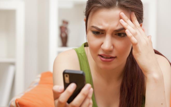 Son gnlerde WhatsApp uygulamasnda evrimii olmayan kiilerin de evrimii grnd ikayetleri pe pee geliyordu. Sz konusu durumun sebebi belli oldu.