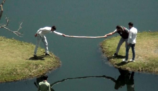 zellikle hafta sonlar younluun yaand glde, adalarn zerine kmak yasak olmasna ramen, ziyaretiler kurallara uymad.