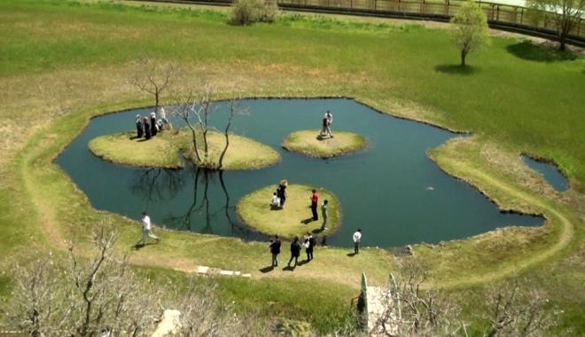 KORUMA ALTINA ALINDI    Derinlii 50 metrenin zerindeki adalar, 2005'te ?tabiat ant? ilan edilip, korumaya alnd.    Kentin sembolleri arasnda yer alan yzen adalar 2022?nin ilk 7 aynda yaklak 20 bin kii ziyaret etti.