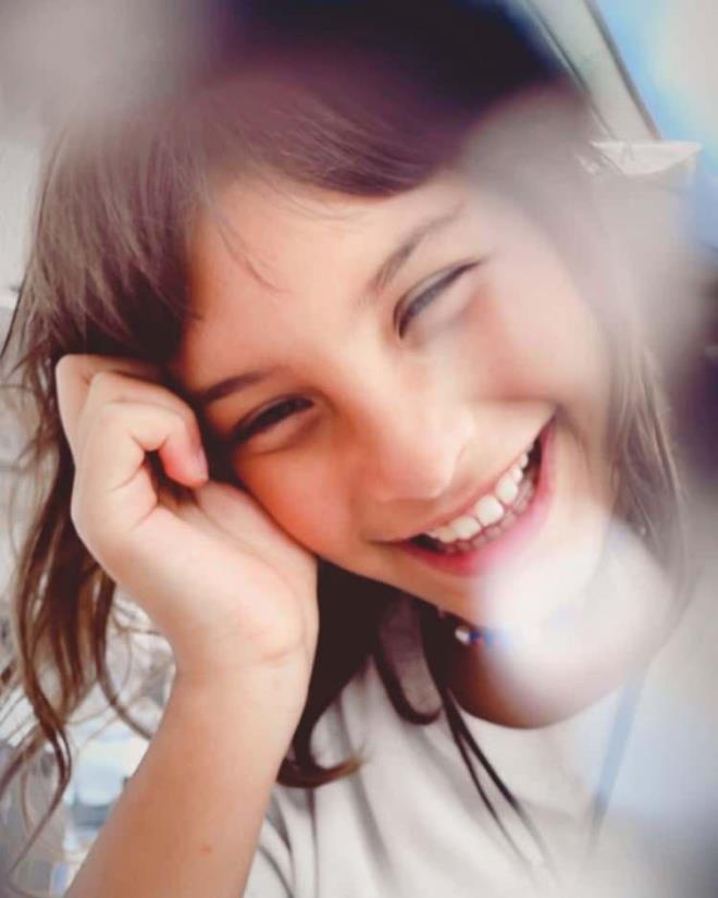 Velayetleri annede kalan kzlar Bystn, dier nllerin aksine magazin gndeminden uzakta bytt.