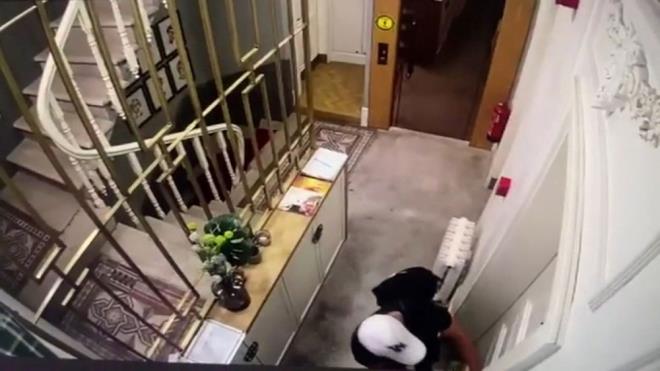 Suikast timi srailli turistlerin fotoraf ve videolar ekti.