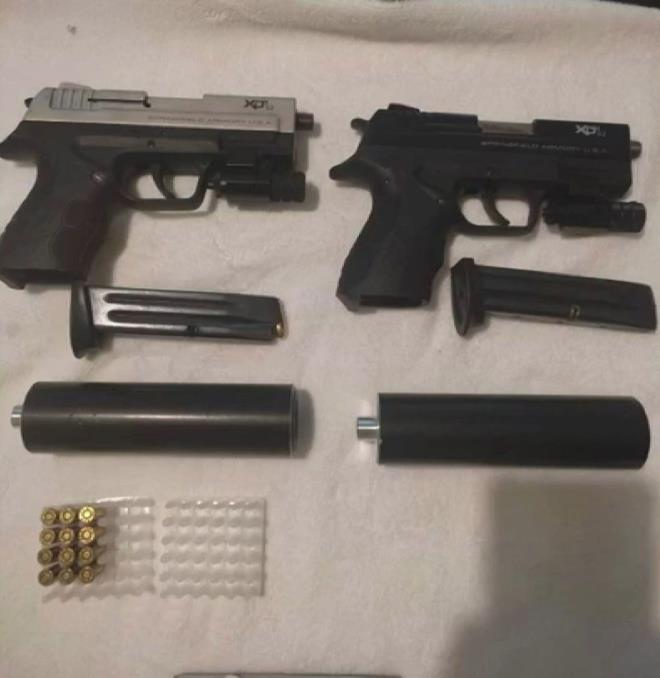 pheliler daha sonra Beyolu'nda bulutu.    Silah Majid N. tarafndan Jamal G.'ye verildi. Jamal G. srailli hedeflerinin bulunduu otel odasna yakn bir oda kiralad.