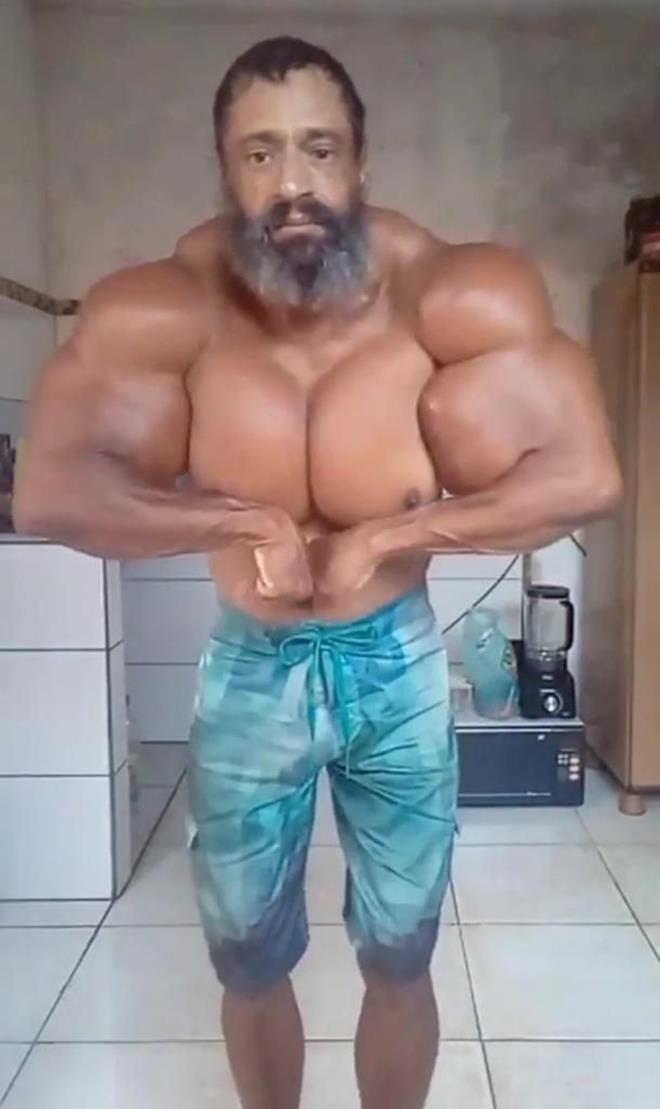 Segato, 2016 ylnda ngiliz Daily Mail gazetesine verdii demete, ?Bana her zaman Hulk, Schwarzenegger ve He-Man diyorlar ve bu houma gidiyor. Pazlarm ikiye katladm ama yine de bymelerini istiyorum? demiti.