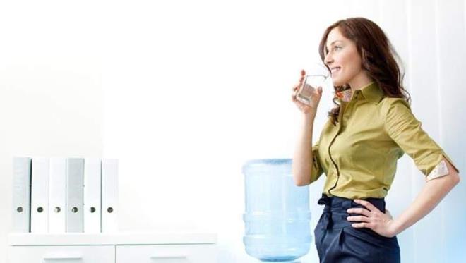 Dzenli su itiinizde eklem kayganl miktar artar ve arlar azalr.