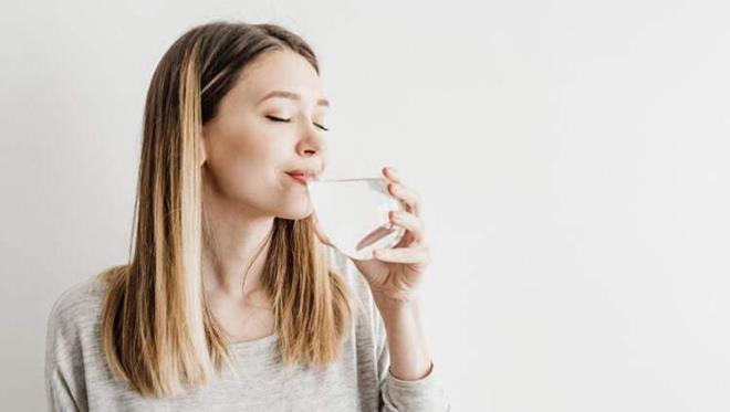 KABIZLII YOK EDER    Kabzlk ve hazmszl nlemek, sindirim sisteminin dzgn almasn salamak iin mutlaka her gn saat ba en az 1 bardak su tketmeye aln.     Bu yzden saat ba 1 bardak su tketmeyi ihmal etmeyin!