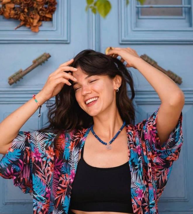 Yeni projesi iin almalara balayan gzel oyuncu, deiime ilk nce sandan balad.