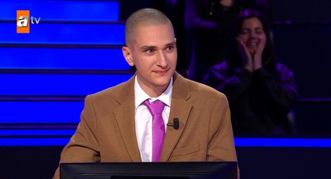 Bu yl niversite snavna giren ve kazanma sanatn rendiini syleyen Ata, "Kazanma sanatn bilmek de yetmiyor nk her sanat sanatnn elinde gzel o yzden bir sene daha sanatm takdim etme karar aldm" ifadelerini kulland.