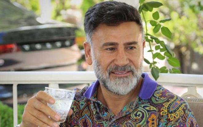 nl arkc zzet Yldzhan 2 ayda verdii kiloyla gndem oldu. Son haliyle herkesi artan Yldzhan diyet listesini sevenleriyle paylat.