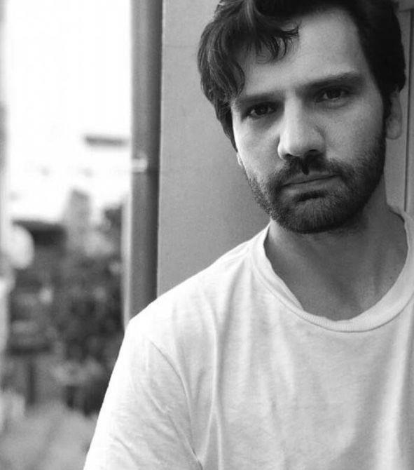 Urgancolu'nun yeni tarz Ak- Memnu dizisinde Bihter'in mezar banda bekleyen Behll'e benzetildi.